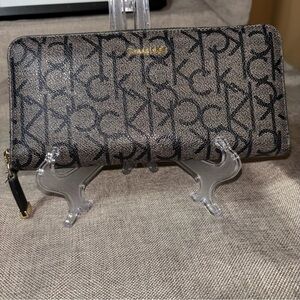 Calvin Klein CK Signature Zip Around Wallet